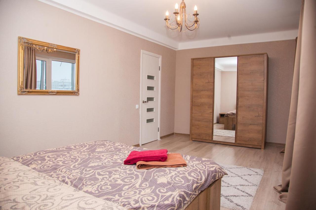 2 Rooms Luxury Apartment On Shkilna 34 Street Zaporizhia Exterior photo